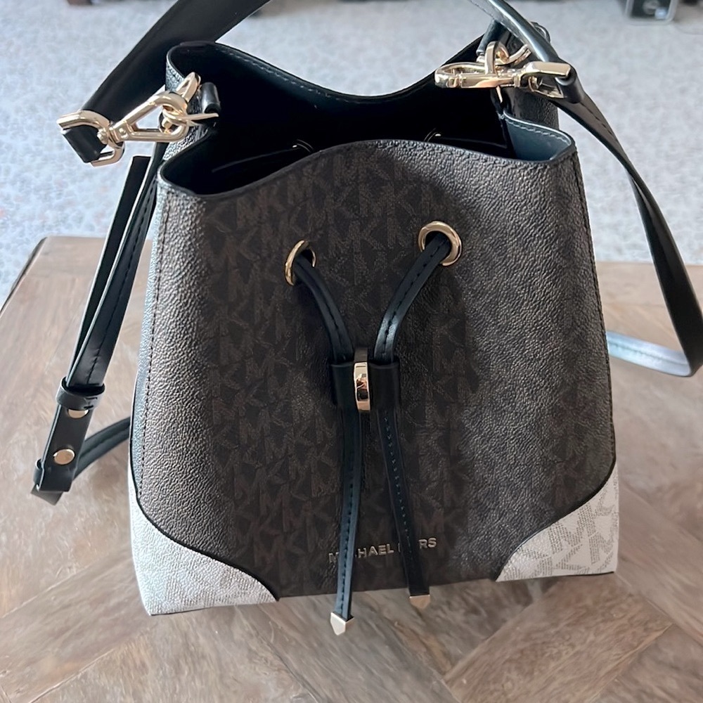 Michael Kors Bucket Bag